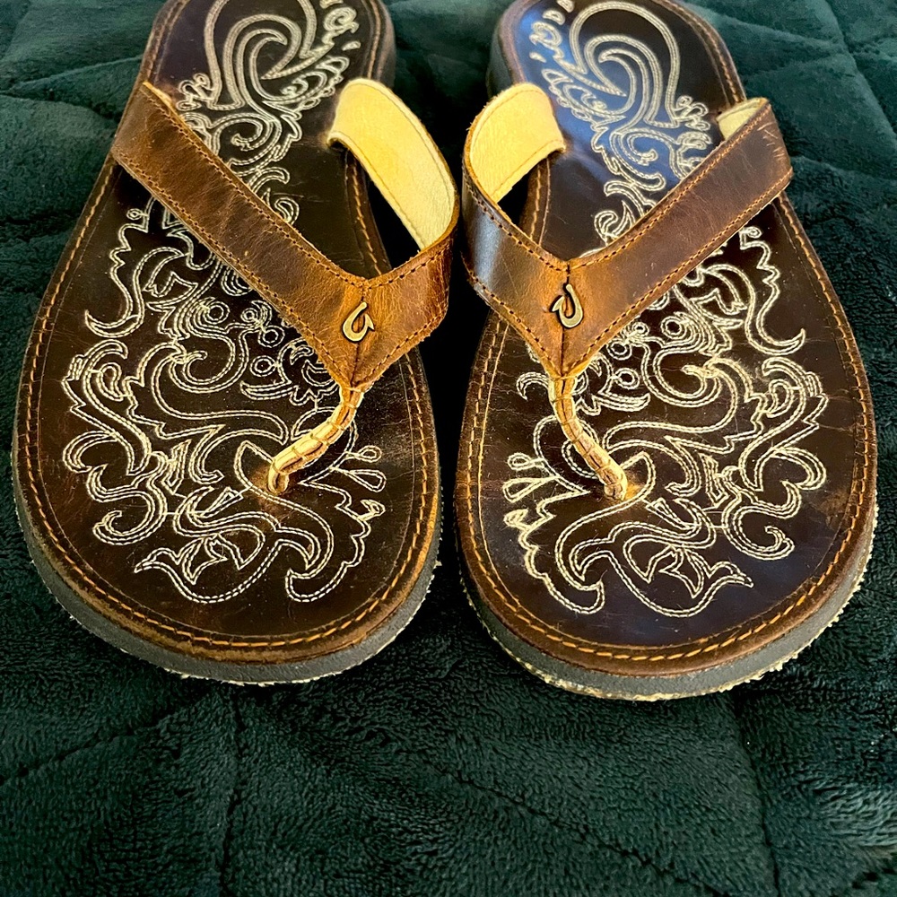 LAST DAY - TAKING MY CLOSET DOWN TOMORROW! Olukai Paniolo Leather Flip Flops